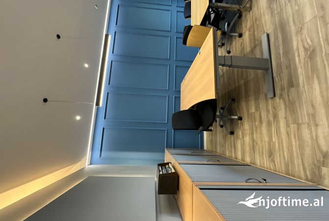 Ambiente Commerciale in Affitto 3+1 a Tirana - 500 Euro