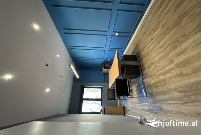 Ambiente Commerciale in Affitto 3+1 a Tirana - 500 Euro