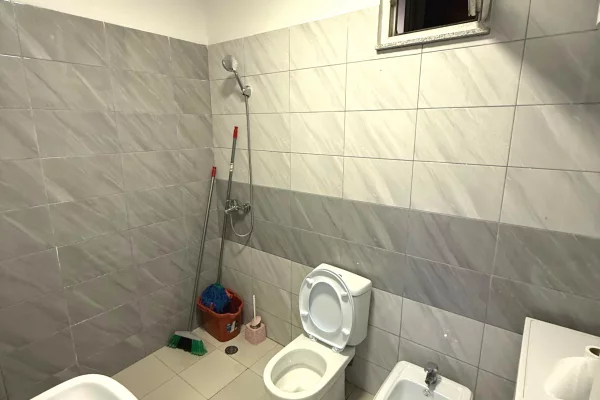 Shtepi me qera Apartament ne Tirane, 2+1, Mobilimi E mobiluar, Pagesa 55,000  Leke.