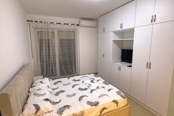 Shtepi me qera Apartament ne Tirane, 2+1, Mobilimi E mobiluar, Pagesa 55,000  Leke.