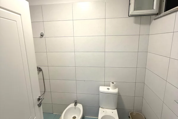 Shtepi me qera Apartament ne Tirane, 2+1, Mobilimi E mobiluar, Pagesa 55,000  Leke.