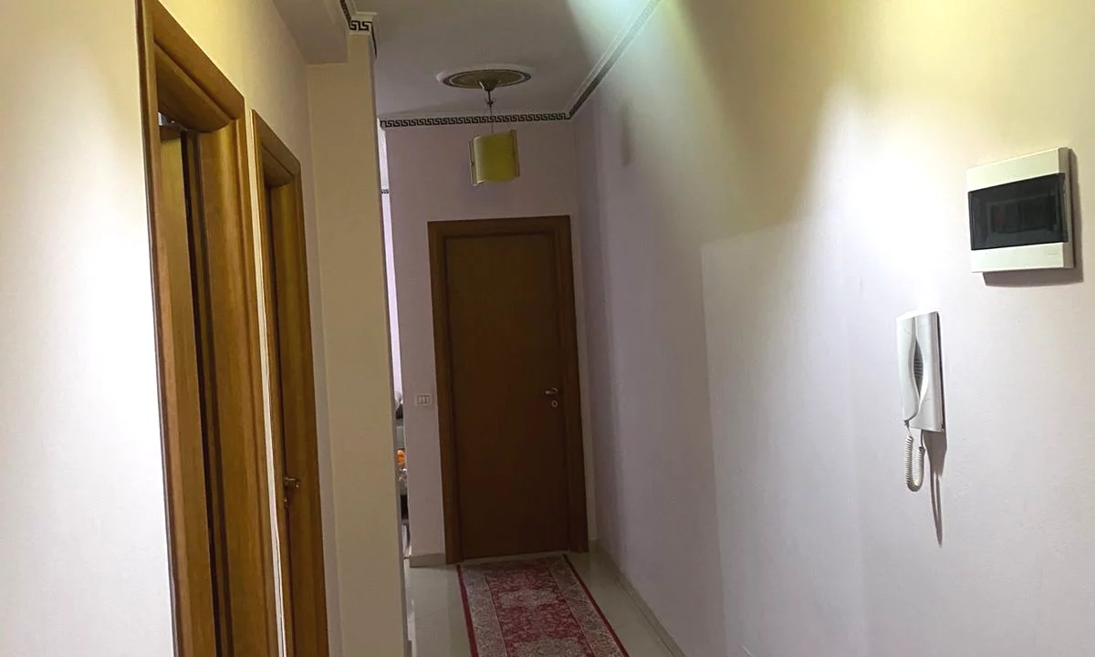 Casa privata/Indipendente in affitto a Tirana 3+1, Arredato