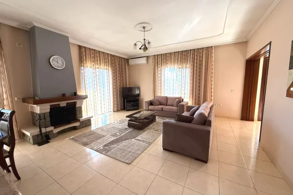 Casa privata/Indipendente in affitto a Tirana 3+1, Arredato