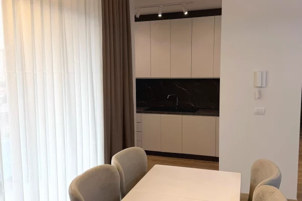 Appartamento in affitto a Tirana 2+1, Arredato