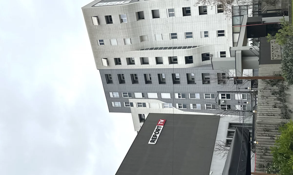 Appartamento in affitto a Tirana 2+1, SemiArredato