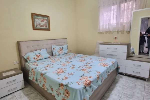 Casa privata/Indipendente in affitto a Tirana 2+1, Arredato