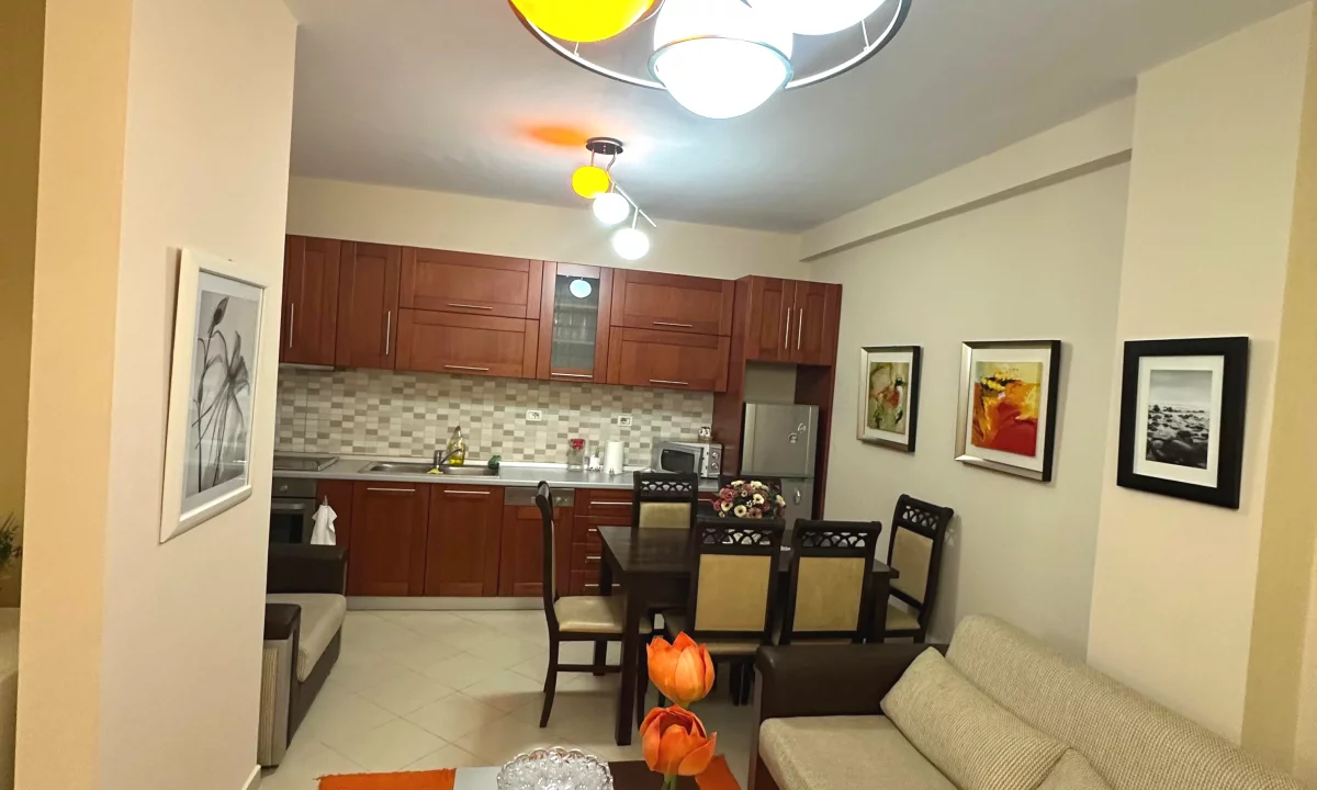 Appartamento in affitto a Tirana 2+1, Arredato