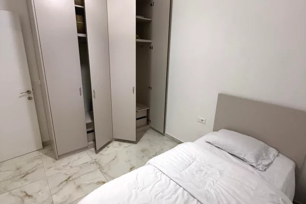 Shtepi me qera Apartament ne Tirane, 2+1, Mobilimi E mobiluar, Pagesa 550  Euro.