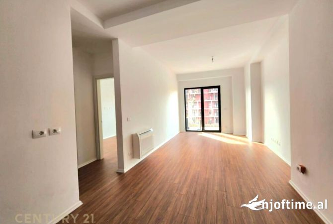 Ambiente Commerciale in Affitto 3+1 a Tirana - 710 Euro