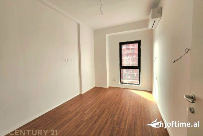 Ambiente Commerciale in Affitto 3+1 a Tirana - 710 Euro