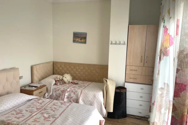 Shtepi me qera Apartament ne Tirane, 2+1, Mobilimi E mobiluar, Pagesa 55,000  Leke.