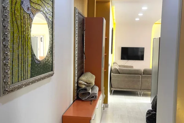 Shtepi me qera Apartament ne Tirane, 2+1, Mobilimi E mobiluar, Pagesa 55,000  Leke.
