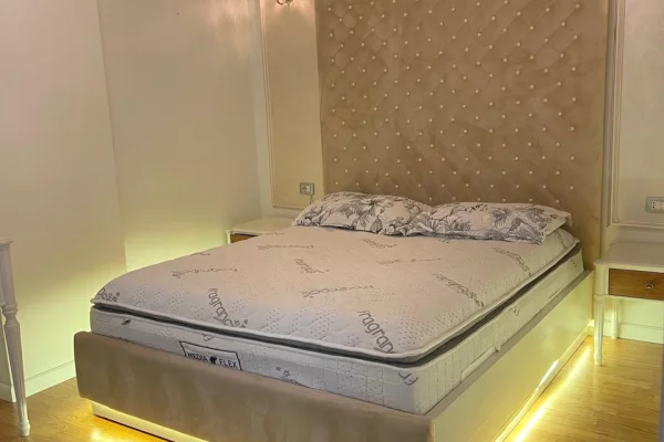 Shtepi me qera Apartament ne Tirane, 2+1, Mobilimi E mobiluar, Pagesa 55,000  Leke.