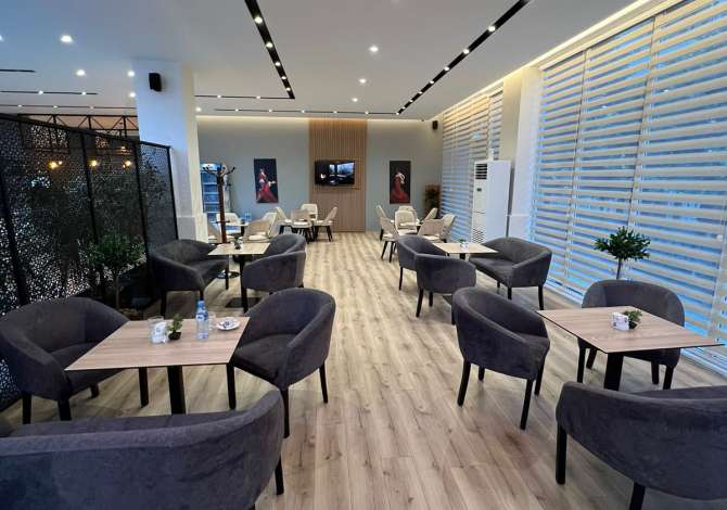 OFROHET BAR-LOUNGE + POSTE PARKIMI ME QIRA TEK LIQENI I THATE!