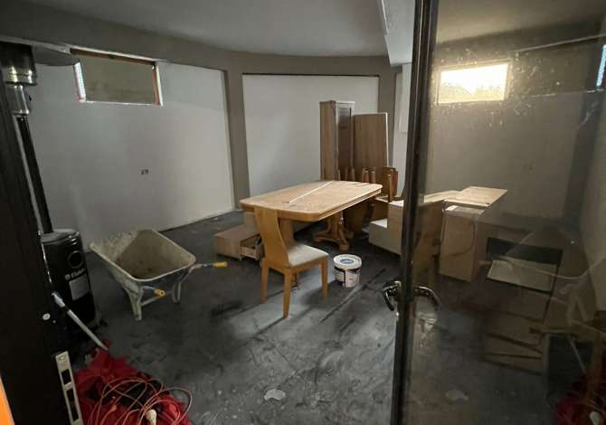 OFROHET BAR-LOUNGE + POSTE PARKIMI ME QIRA TEK LIQENI I THATE!