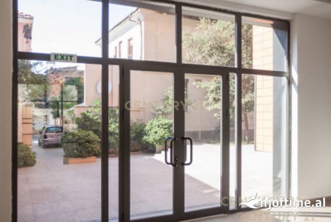 Ambiente Commerciale in Affitto 1+1 a Tirana - 1,000 Euro