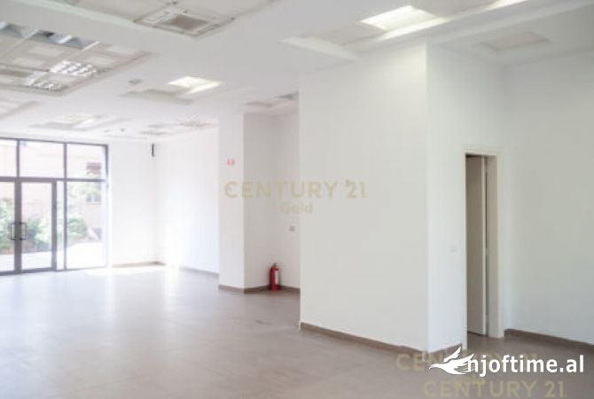 Ambiente Commerciale in Affitto 1+1 a Tirana - 1,000 Euro