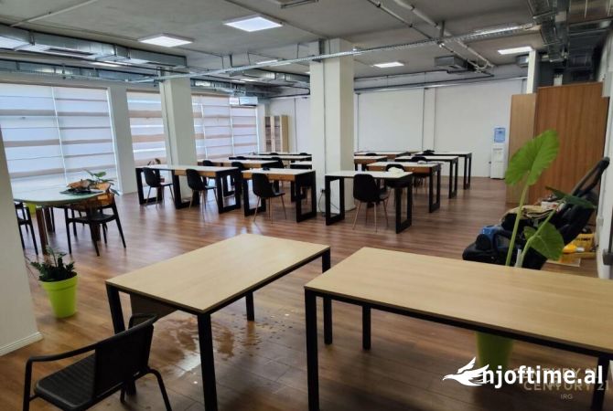 Ambiente Commerciale in Affitto 3+1 a Tirana - 3,000 Euro
