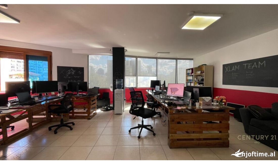 Ambient per zyra me qira tek Ish Stacioni i Trenit!