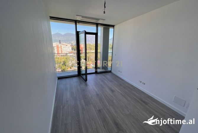 Ambiente Commerciale in Affitto 3+1 a Tirana - 1,300 Euro
