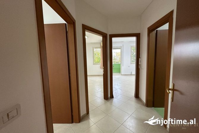 Ambiente Commerciale in Affitto 3+1 a Tirana - 800 Euro