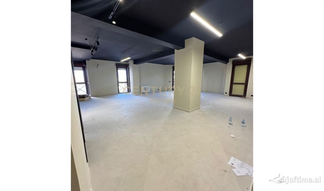 AMBIENT PER ZYRA ME QIRA 3+1+2 TEK TORRE DRINI!