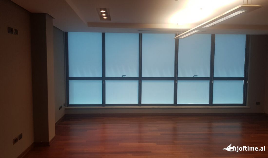 ZYRA PER QIRA NE QENDER TE TIRANES!