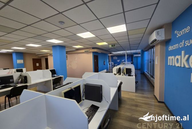 Ambiente Commerciale in Affitto 3+1 a Tirana - 3,500 Euro