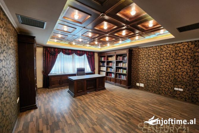 Ambiente Commerciale in Vendita 3+1 a Tirana - 500,000 Euro