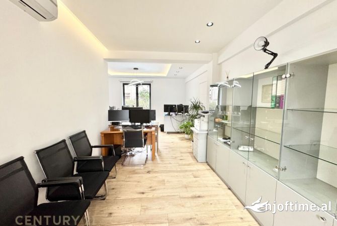 Ambiente Commerciale in Affitto 3+1 a Tirana - 1,000 Euro