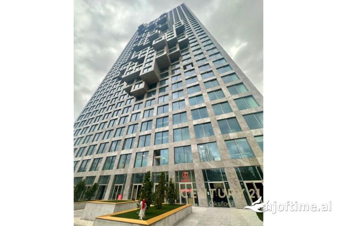 Ambiente Commerciale in Affitto 3+1 a Tirana - 4,200 Euro