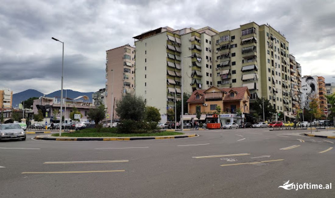 Ambient per zyra me qera te Komuna Parisit!