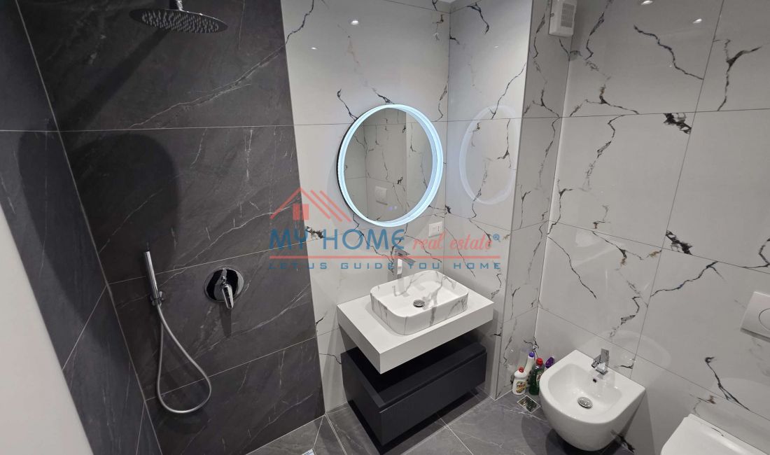 Shtepi ne shitje Apartament ne Tirane, 2+1, Mobilimi E mobiluar, Pagesa 208,000  Euro.