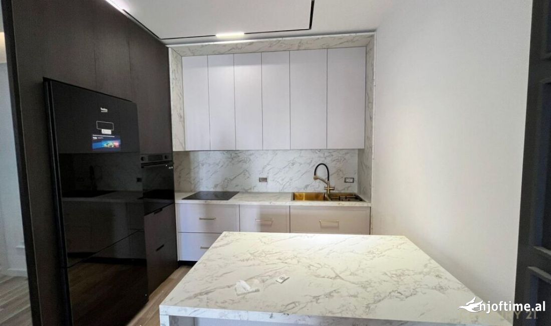 Appartamento in vendita a Tirana 2+1, Arredato