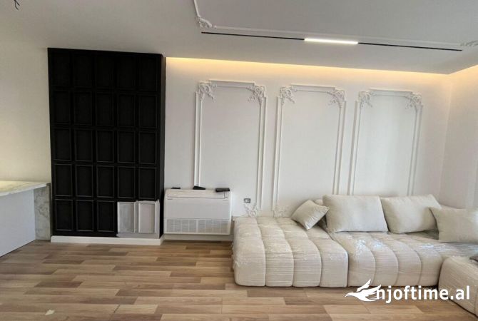 Appartamento in vendita a Tirana 2+1, Arredato