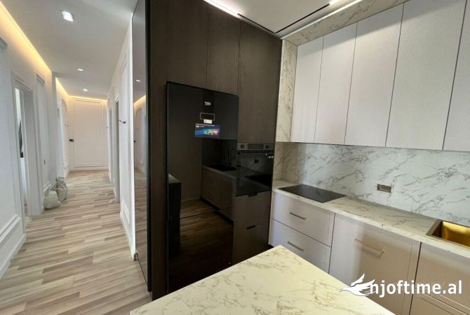 Appartamento in vendita a Tirana 2+1, Arredato