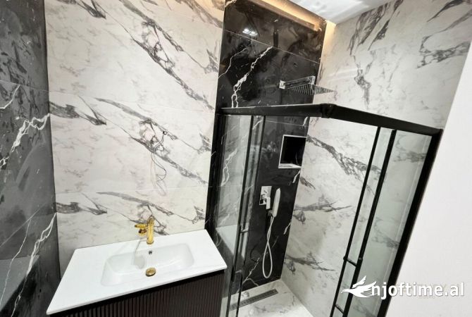 Appartamento in vendita a Tirana 2+1, Arredato