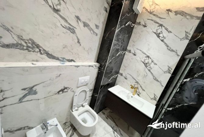 Appartamento in vendita a Tirana 2+1, Arredato