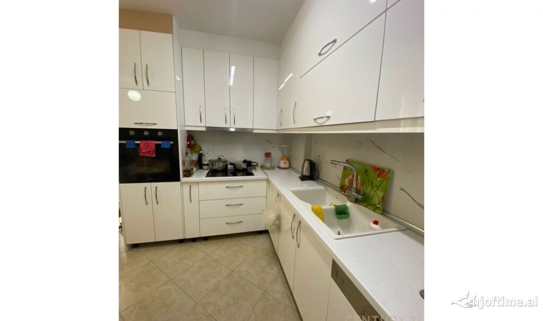 Appartamento in vendita a Tirana 2+1, Arredato