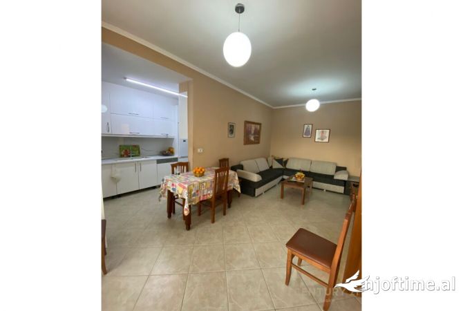 Appartamento in vendita a Tirana 2+1, Arredato