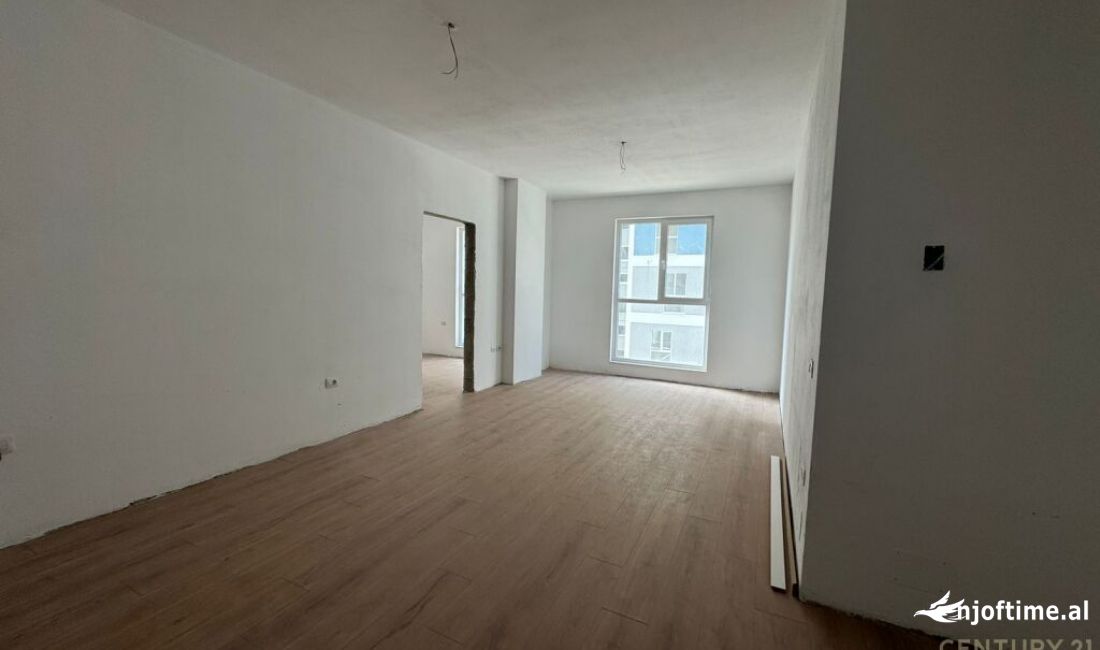 Shtepi ne shitje Apartament ne Tirane, 3+1, Mobilimi Bosh, pa mobiluar, Pagesa 114,000  Euro.