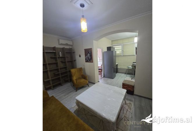 Shtepi me qera Apartament ne Tirane, 1+1, Mobilimi E mobiluar, Pagesa 580  Euro.