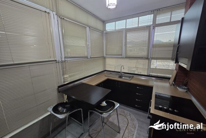 Shtepi me qera Apartament ne Tirane, 1+1, Mobilimi E mobiluar, Pagesa 580  Euro.