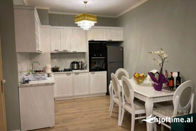 Shtepi me qera Apartament ne Tirane, 1+1, Mobilimi E mobiluar, Pagesa 500  Euro.