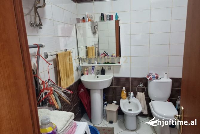 Shtepi ne shitje Apartament ne Tirane, 1+1, Mobilimi E mobiluar, Pagesa 98,300  Euro.
