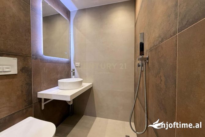 Shtepi ne shitje Apartament ne Tirane, 1+1, Mobilimi E mobiluar, Pagesa 195,000  Euro.