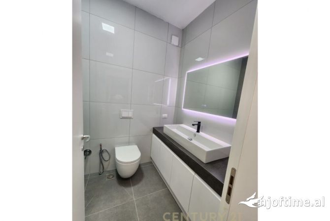 Shtepi me qera Apartament ne Tirane, 2+1, Mobilimi E mobiluar, Pagesa 800  Euro.