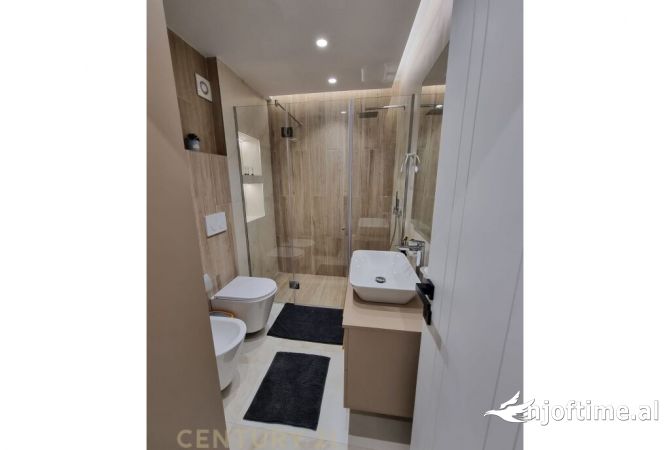 Shtepi me qera Duplex(shtepi me 2 kate) ne Tirane, 2+1, Mobilimi E mobiluar, Pagesa 1,800  Euro.