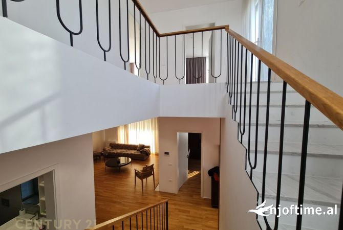 Shtepi me qera Vila Luksoze ne Tirane, 3+1, Mobilimi E mobiluar, Pagesa 4,000  Euro.