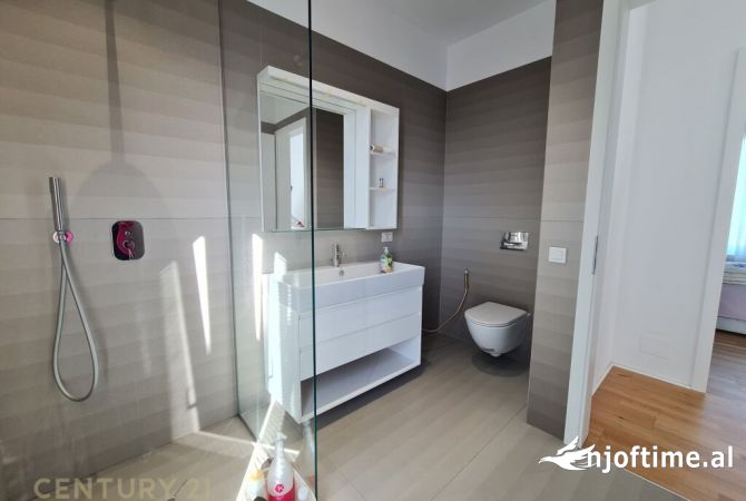 Shtepi me qera Vila Luksoze ne Tirane, 3+1, Mobilimi E mobiluar, Pagesa 4,000  Euro.